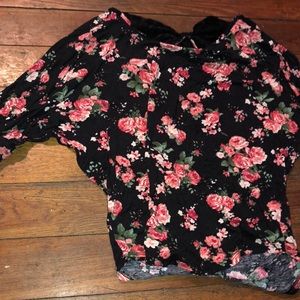 Cute top loose up top and tight waisted